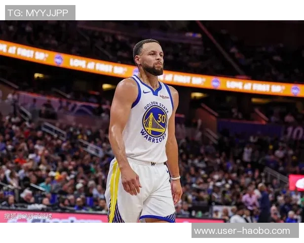 库里今日穿着科比9战靴展现低调风范灰白黑配色尽显简约风格