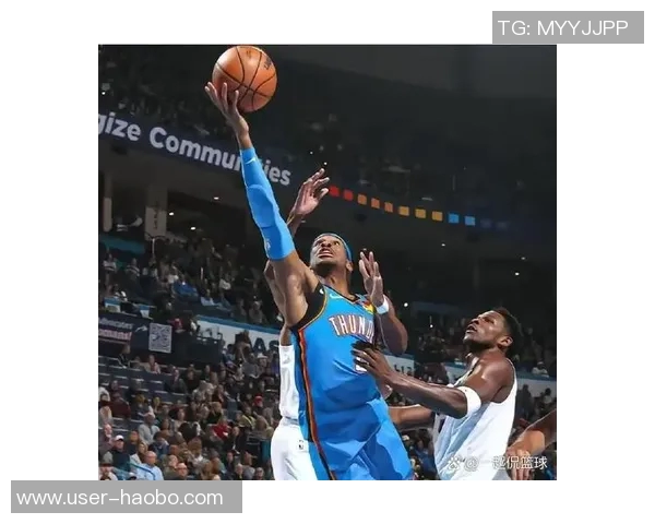 爱德华兹表现平平半场11投仅4中收获10分2篮板并有2次失误